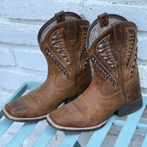 Ariat Tan Leather Subdued Flag breathable shaft inlay Cowboy Boots
